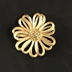 Vintage BSK Signed Brushed Gold 3D
Flower Daisy Brooch